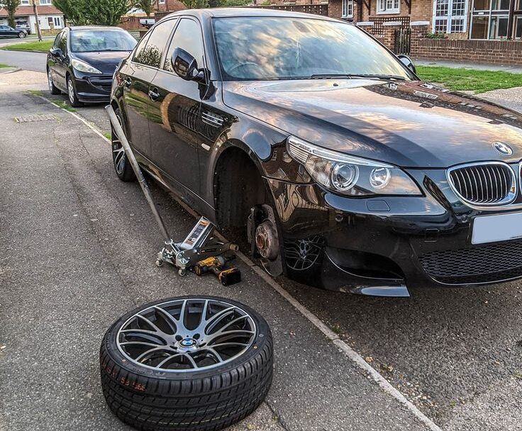 Mobile tyre fitting